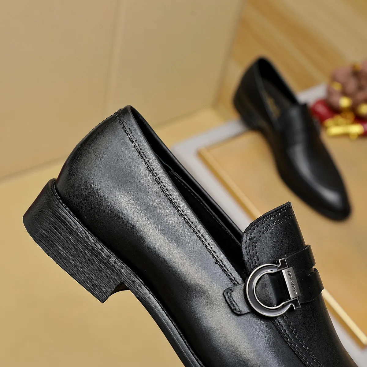 Men's shoes 💰460 Ferragamo [Ferragamo] top imported suit men's shoes 💯Original copy of the official website, product materials: selected imported embossed calfskin + luxury hardware buckle accessories ~ imported water-dyed cow 🐂 leather lining. Strong three-dimensional visual effect, original combination outsole, multiple colors available😘 Size: 39-44 (38.45.46. Customized)